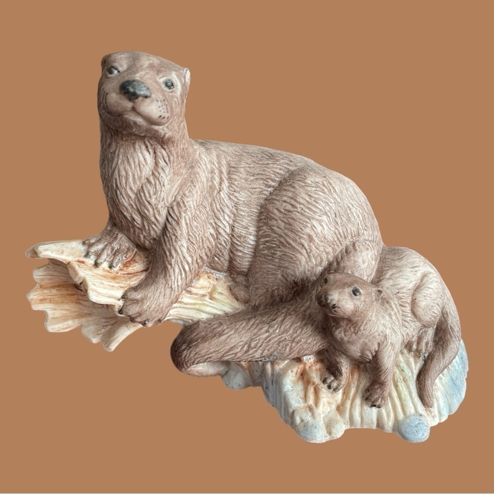 Ceramic figurine, mother and baby otters, nicely done, no markings, EUC